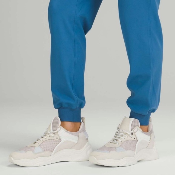 Lululemon Stretch High-Rise Jogger Full Length Soft Blue Denim Size 2 - Picture 4 of 13